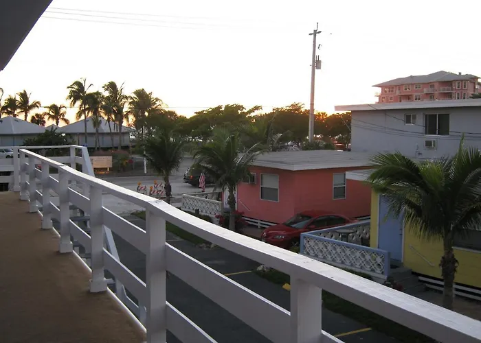 The Holiday Court Villas And Suites Fort Myers Beach