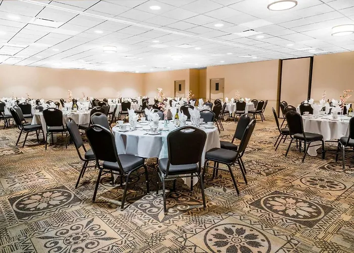 Days Inn Hotel & Conference Center La Crosse