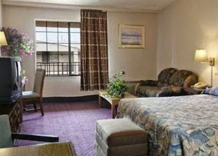 Rodeway Inn & Suites Denver