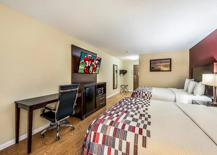 Red Roof Inn & Suites Wapakoneta