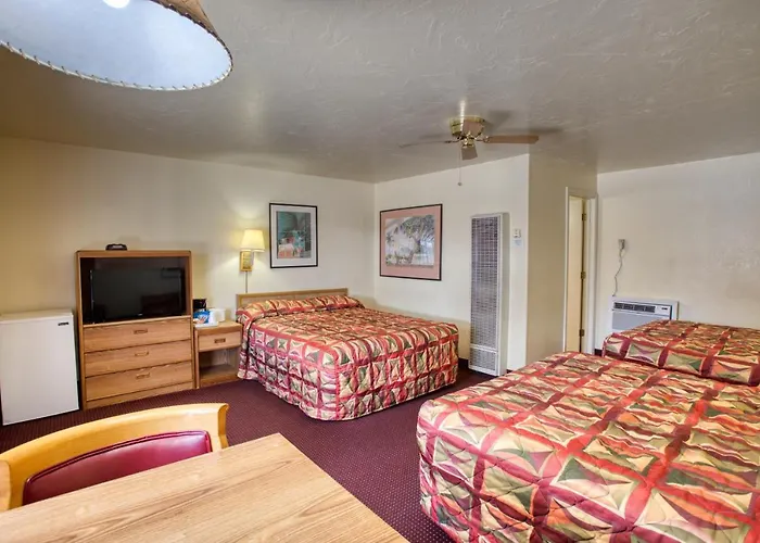 Kiva Motel Show Low