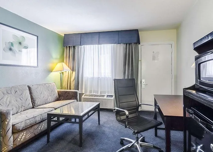 Rodeway Inn & Suites Williamsburg Central