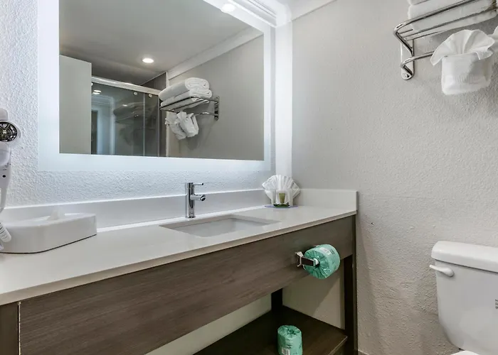 Clarion Pointe Raleigh Midtown Hotel