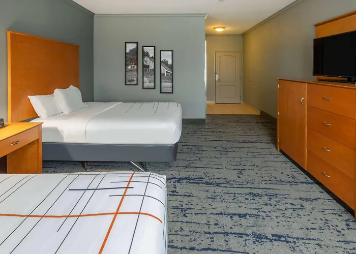 La Quinta By Wyndham Bridgeport Hotel