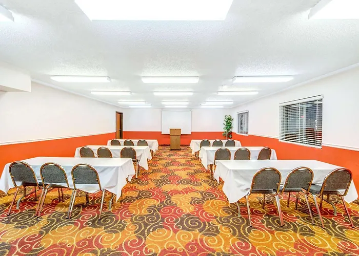 Super 8 By Wyndham Mckinney/Plano Area