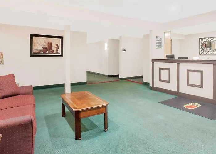 Super 8 By Wyndham Middletown Motel