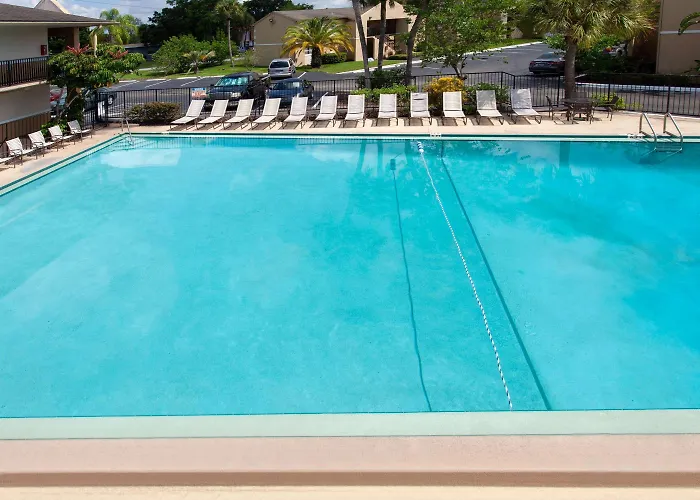 Super 8 By Wyndham Kissimmee Motel