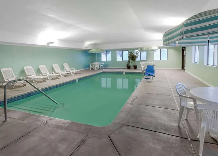 Baymont By Wyndham Gaylord Hotel