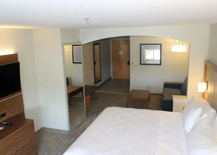 Holiday Inn Express Forest City By Ihg