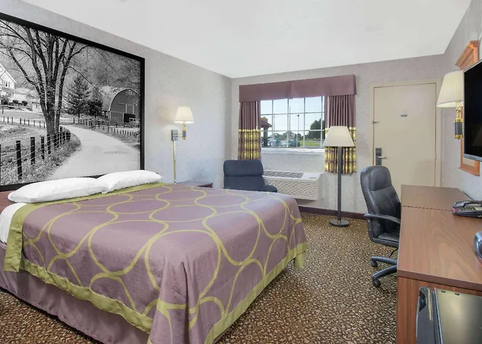 Super 8 By Wyndham Ashland Hotel