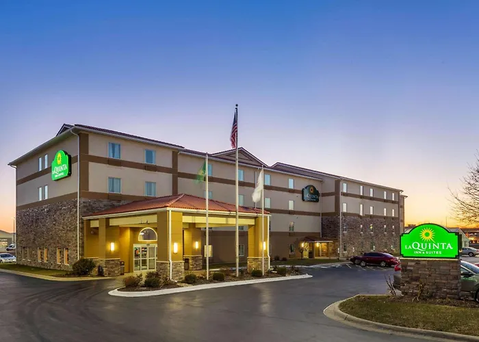 La Quinta By Wyndham Rockford Hotel