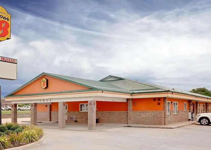 Super 8 By Wyndham Siloam Springs Motel