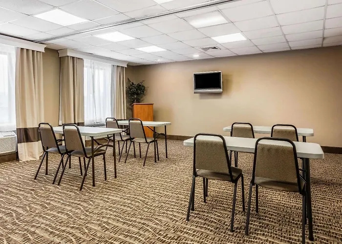 Comfort Inn & Suites Airport-American Way Memphis