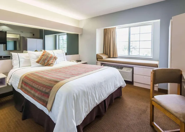 Microtel Inn & Suites By Wyndham Kansas City Airp