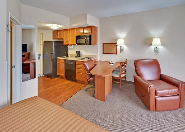 Candlewood Suites Omaha Airport