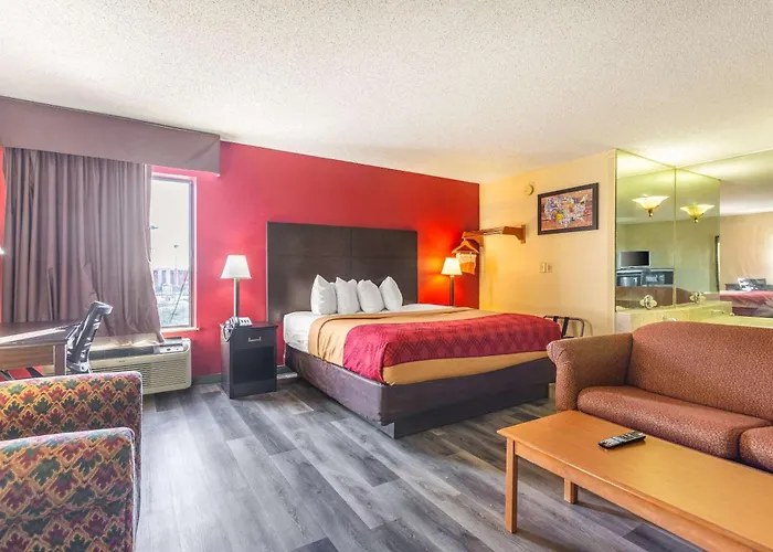 Econo Lodge & Suites Clarksville Near Governors Square Mall