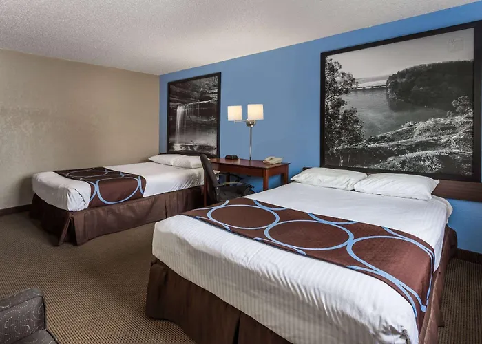 Super 8 By Wyndham Dubuque Motel