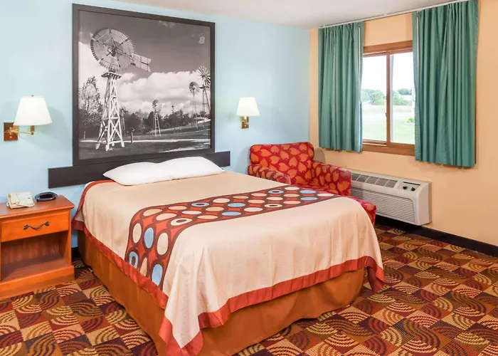 Super 8 By Wyndham Shipshewana Hotel