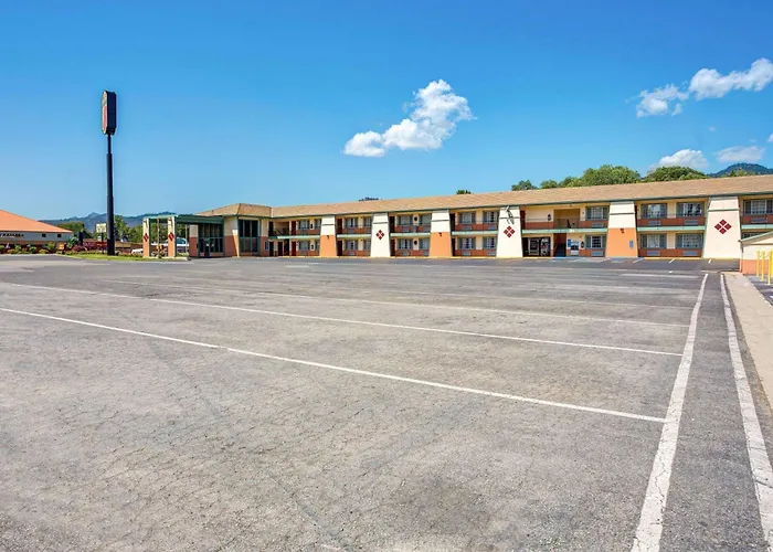 Super 8 By Wyndham Yreka Hotel