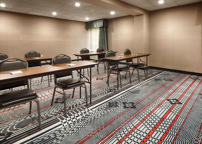 Days Inn By Wyndham Englewood Dayton Airport