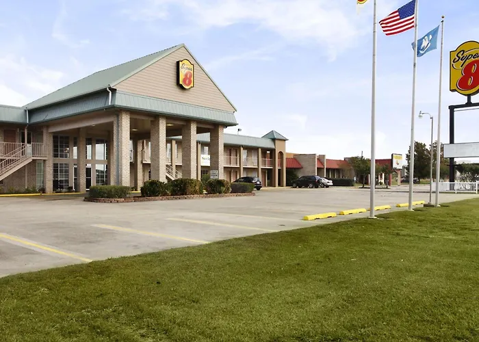 Super 8 By Wyndham New Iberia Motel