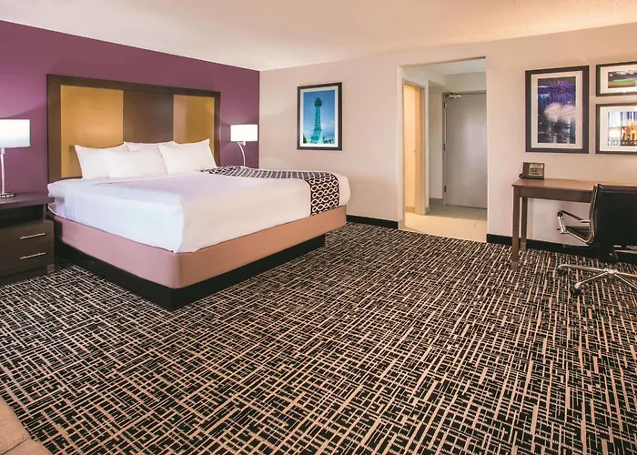 La Quinta By Wyndham Cincinnati Ne - Mason