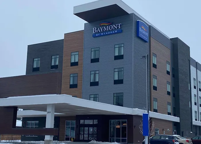 Baymont By Wyndham Madison Hotel