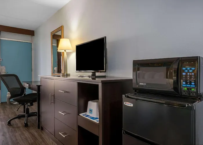 Days Inn By Wyndham Perrysburg Toledo