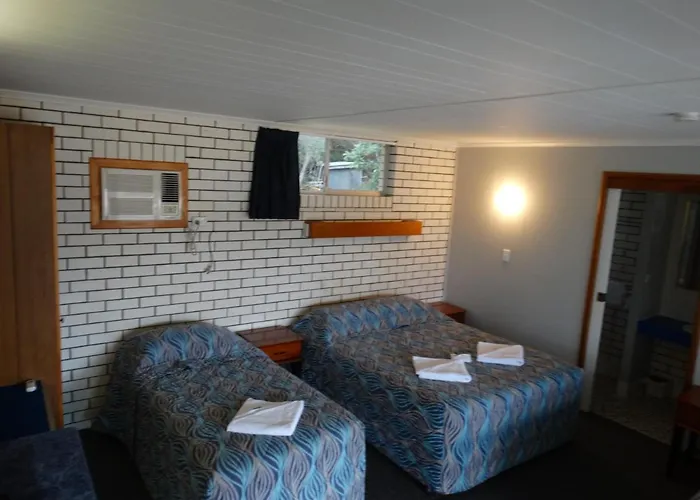 Goomeri Hotels