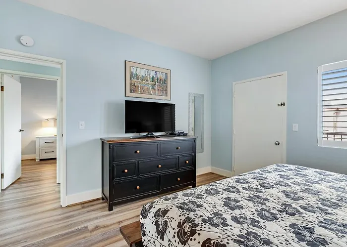 Sand & Sea: Blue Haven Seaside