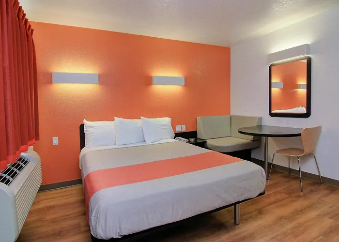 Motel 6 Old Town Scottsdale Fashion Square