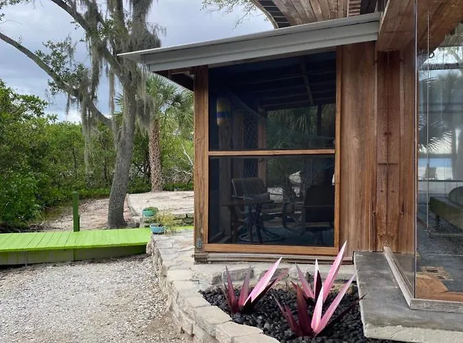Beachy Guest House Resort Couples Nature Pets Ruskin