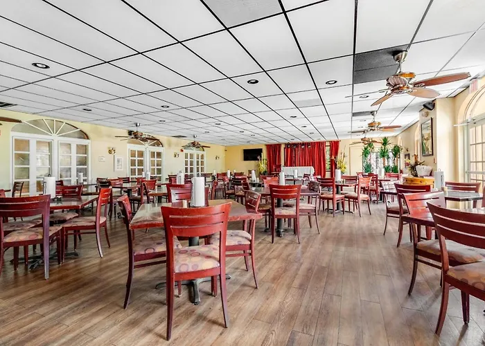 Port Of The Islands M252 Hotel Naples