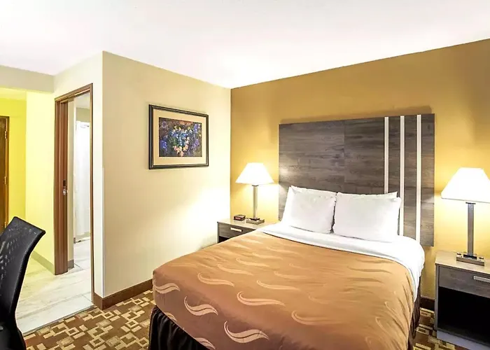 Norwood Inn & Suites Milwaukee Butler