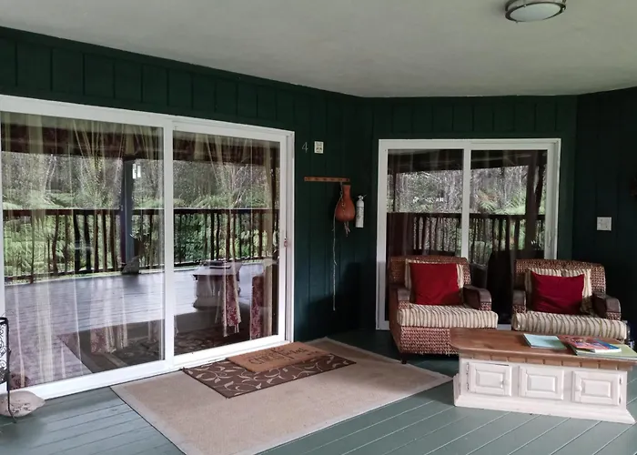 Aloha Crater Lodge Volcano