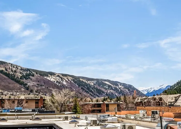Independence Square Unit 309, Downtown Hotel Room With A/C In Aspen, Wet Bar & More