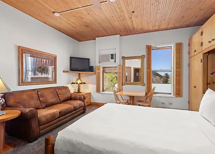 Independence Square 301, Great Hotel Room With Excellent Location & Rooftop Hot Tub Aspen