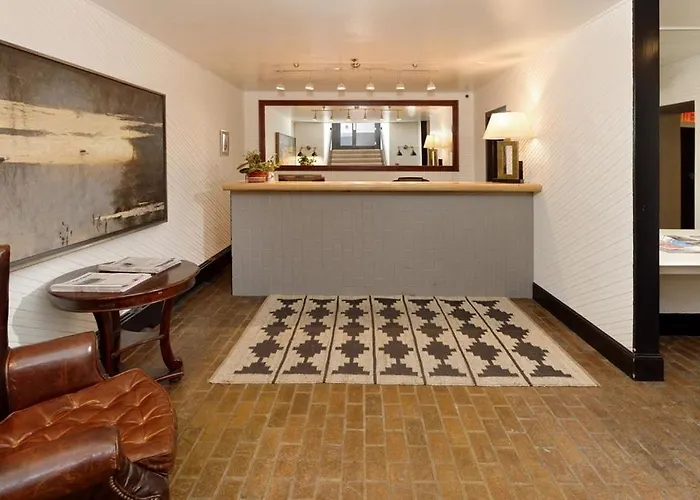 Independence Square Unit 306, Hotel Room With Large Sitting Area & Wet Bar Aspen