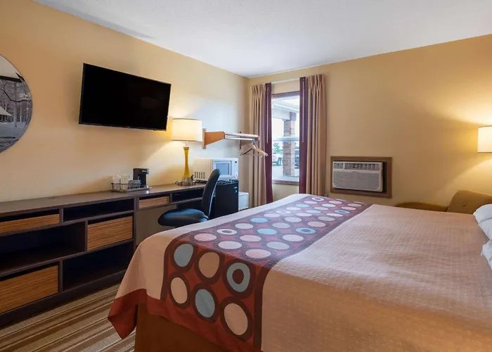 Super 8 By Wyndham Mattoon Hotel