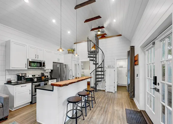 Cozy Island Cottage Charleston