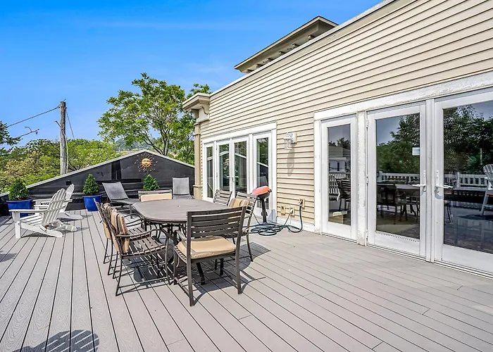 Lake View Getaway Saugatuck