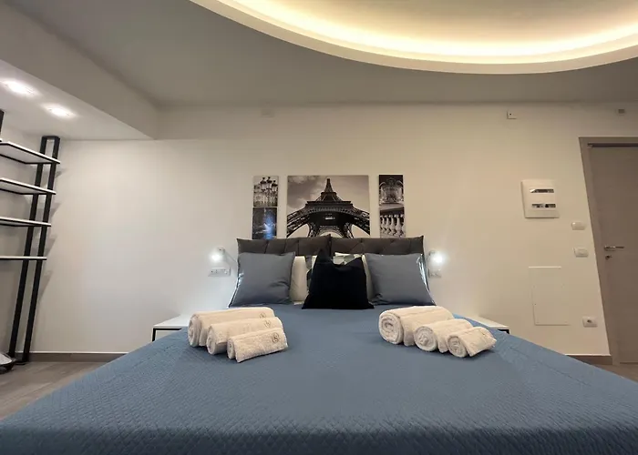 Paola Hotels