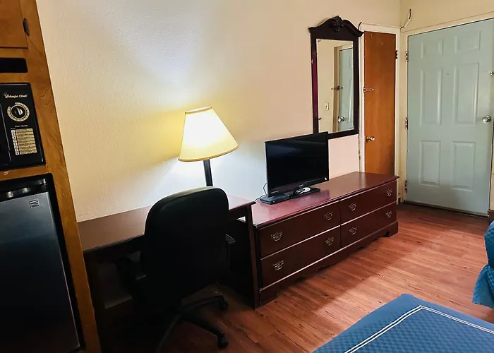 Warrick Plaza Inn Plainview
