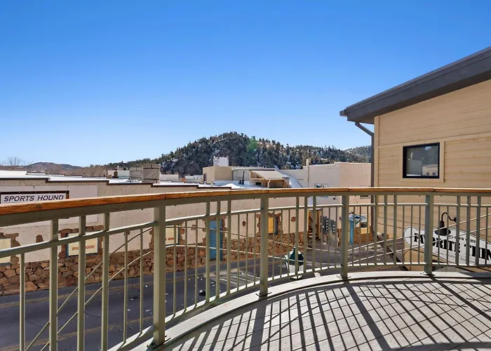 Spacious Dtwn Estes Park Loft Condo: 4 Mi To Rmnp