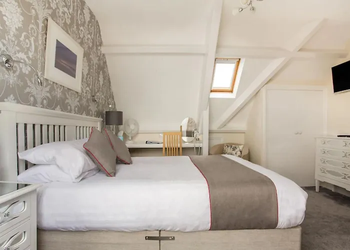 Falmouth Hotels