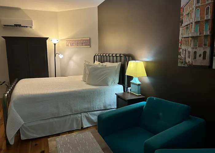 Wakefield Hotels