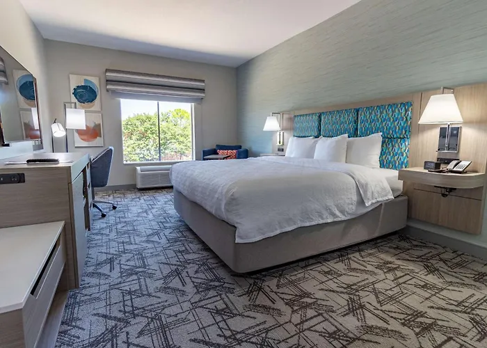 Hampton Inn & Suites Denton