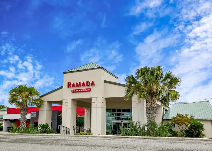 Ramada By Wyndham Del Rio Hotel
