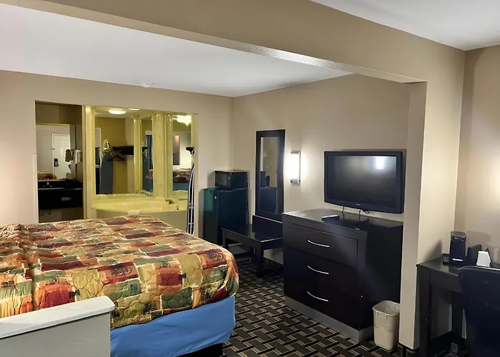Days Inn & Suites By Wyndham Pine Bluff
