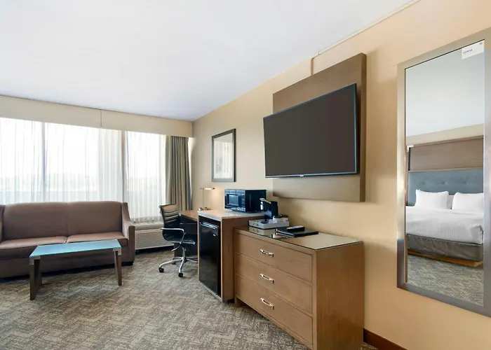 Best Western Plus Kansas City Sports Complex Hotel